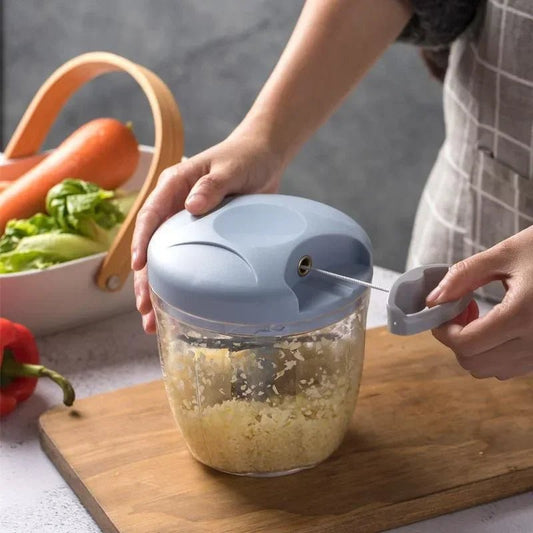 Hachoir Manuel bleu utilise pour hacher oignon - IntelliCuisine